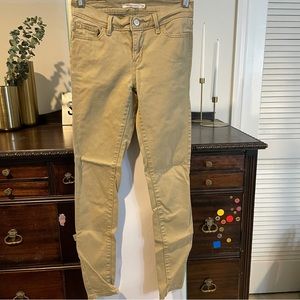 levi’s khaki 711 skinny in size 2/26